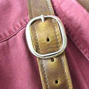 Heavy duty leather apron with 3 riveted pockets, over the neck straps and ties at the waist. Regular length 28" long x 24.5" wide